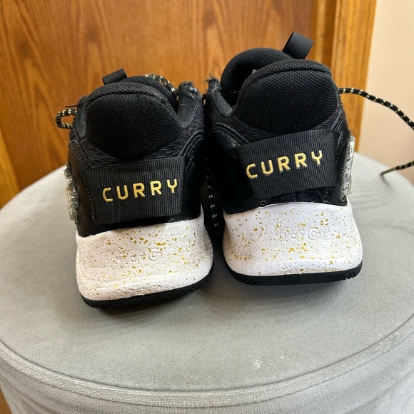 Under Armour Curry Flow 9 Black Gold Basketball Shoes Men’s 7.5